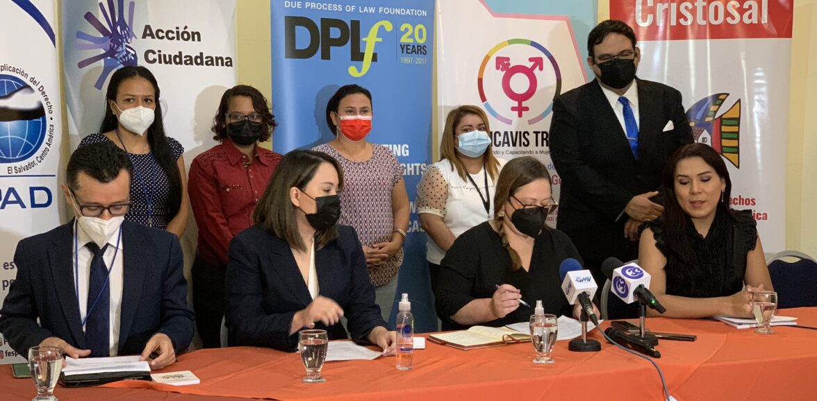 Organizaciones presentan informe de auditoría ciudadana a la Fiscalía General de la República de El Salvador