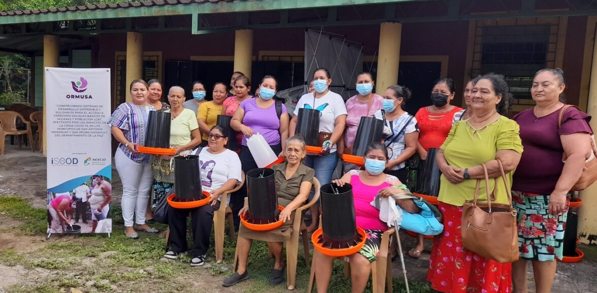 Mujeres de San Pedro y San Antonio Masahuat se capacitan y reciben insumos de granja avícola