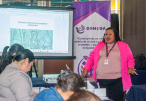Lee más sobre el artículo Mujeres de Ciudad Arce presentan propuesta de refugios climáticos y de cuidados a la municipalidad de La Libertad Centro